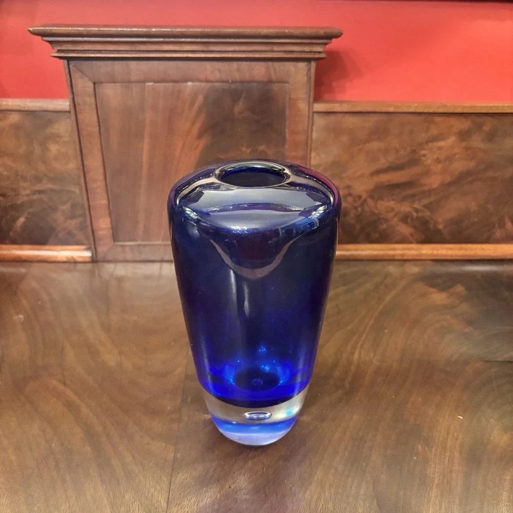 Vintage Cobalt Blue Art Glass Vase Heavy Clear Base Controlled Bubble 8